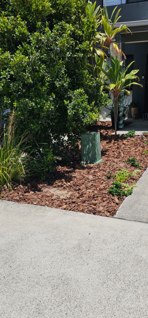 Tree and Garden Waste Removal – tidy garden after green waste cleanup